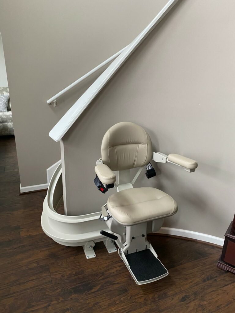 Central Curved Stairlift pic 1