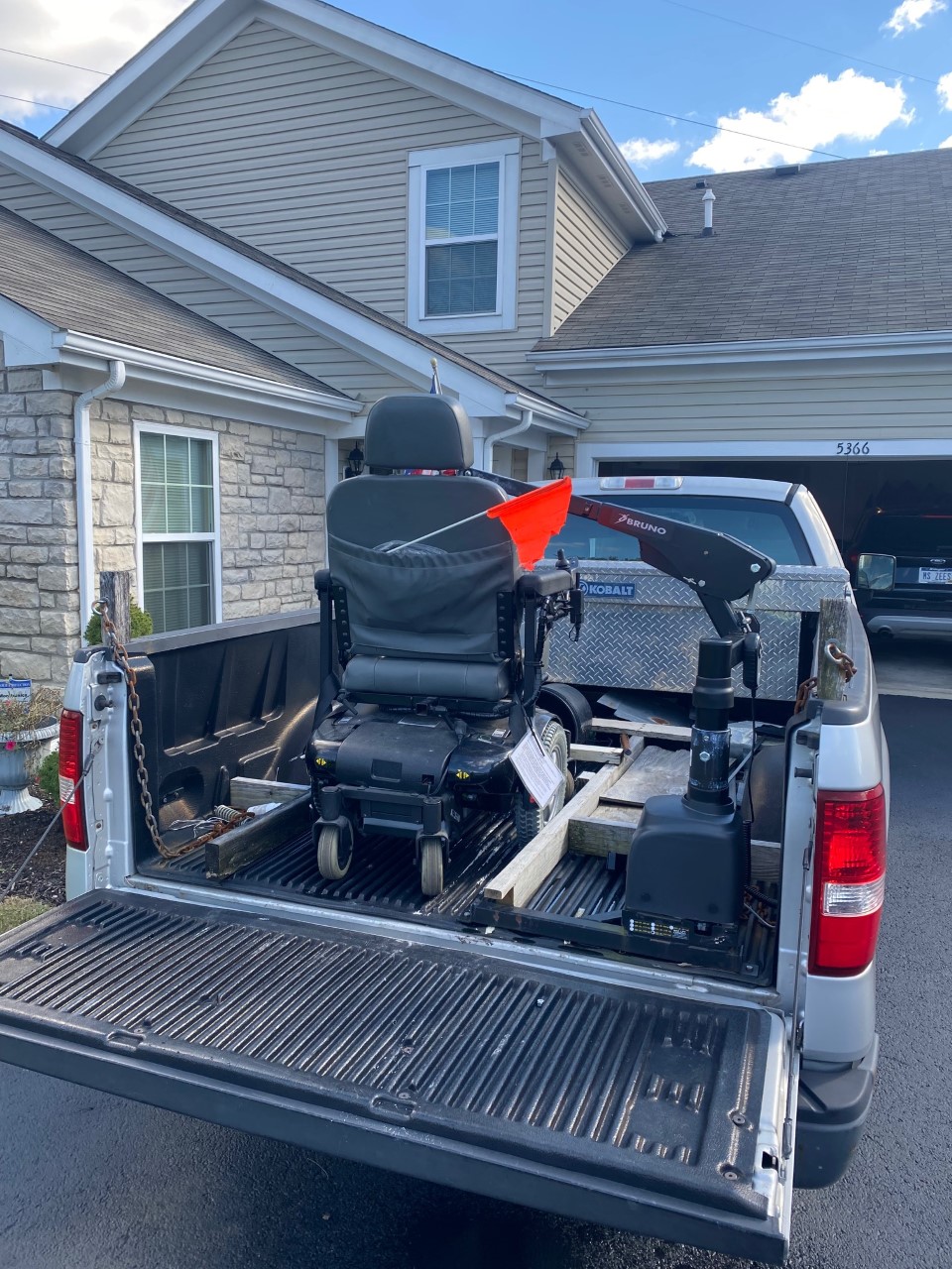 Central Vehicle Lift in Truck