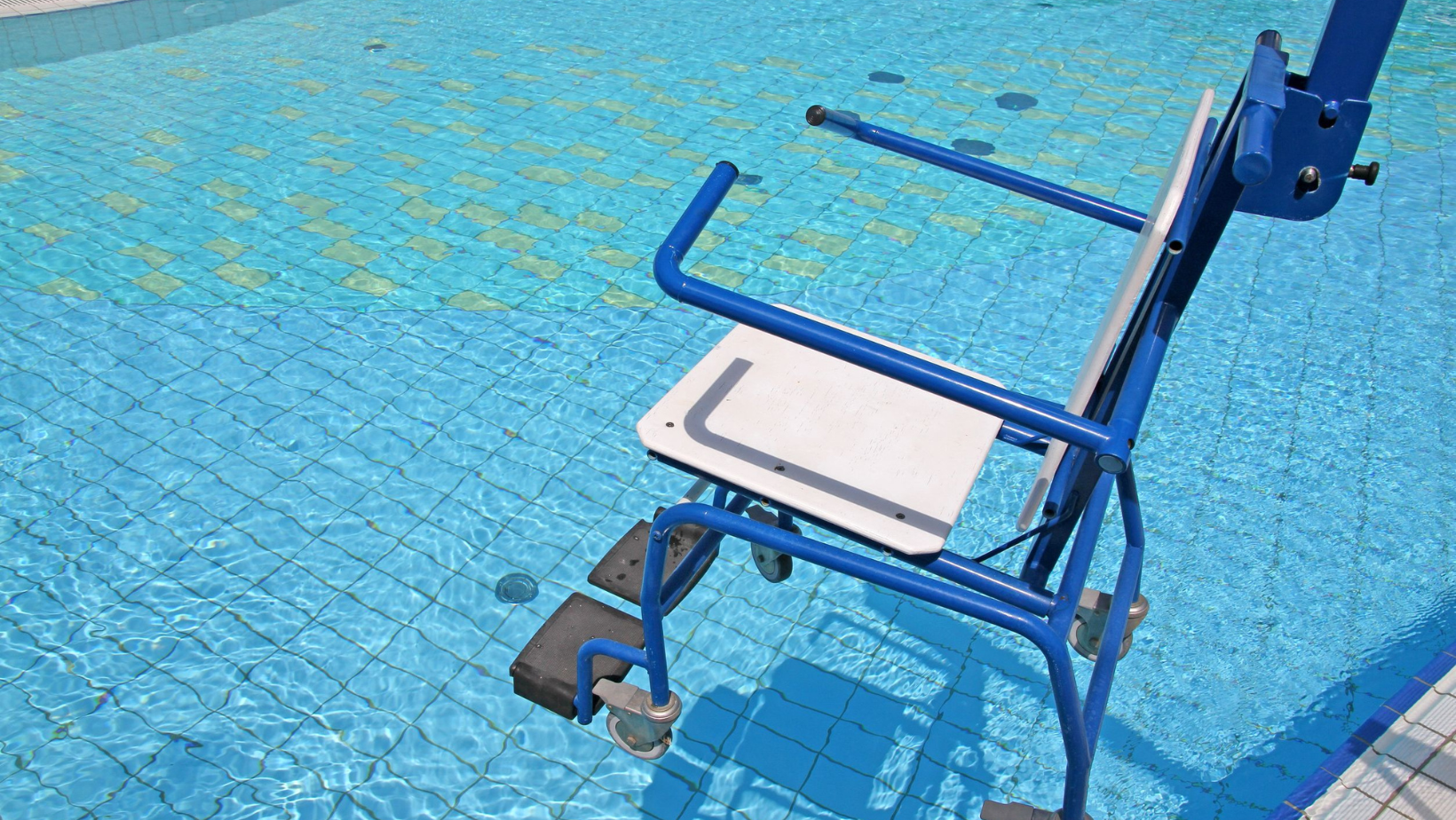 Preparing Your Pool Lift for Fall