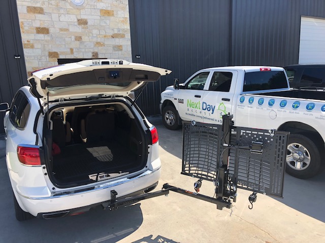 Patriot2 Vehicle Lift With Brand Truck In Background