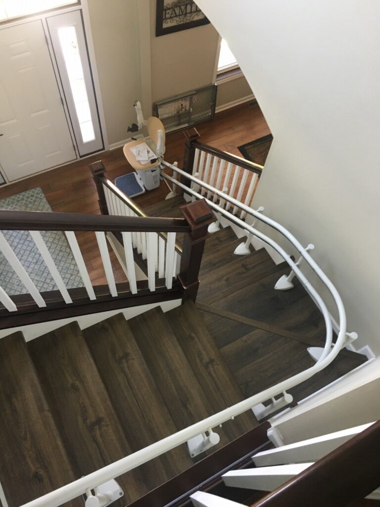 TwinCitiesHandicare 2000 Stairlift Curved 1